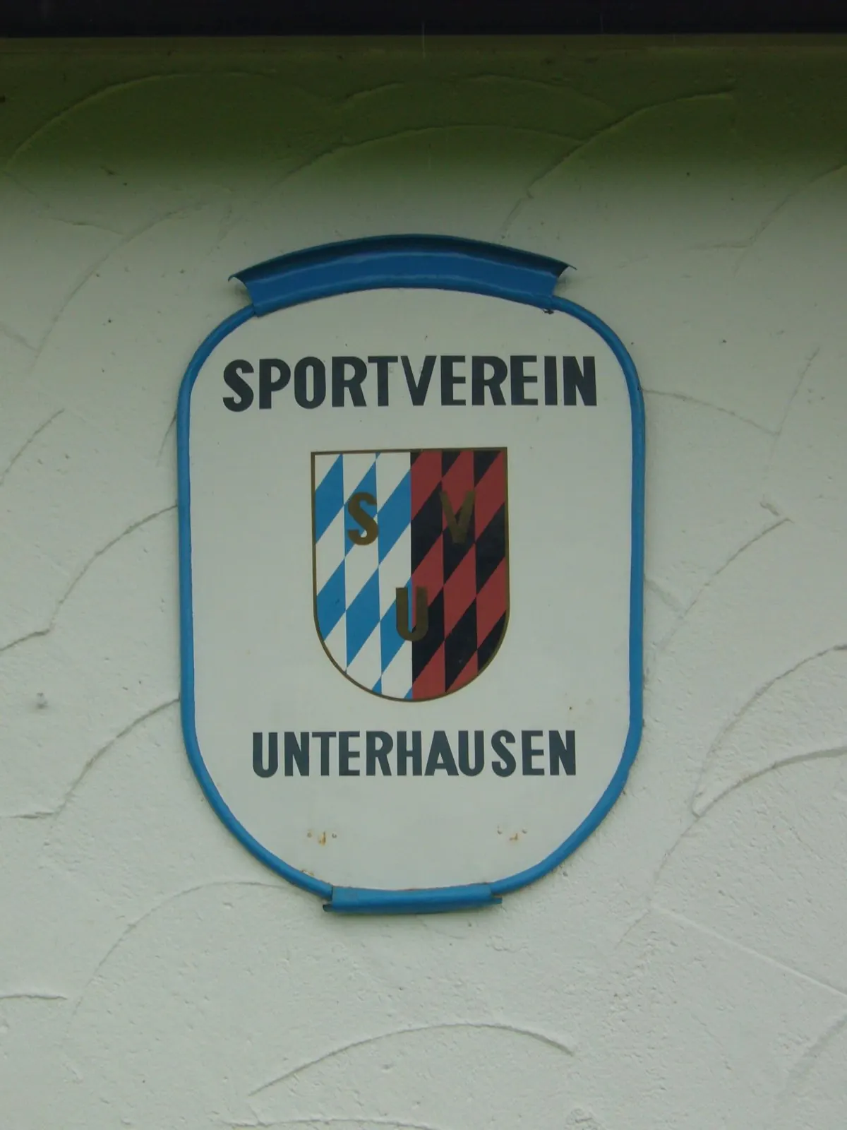 Sportverein Unterhausen — Vereinswappen an der Wand, Malermeister Müller, Weilheim